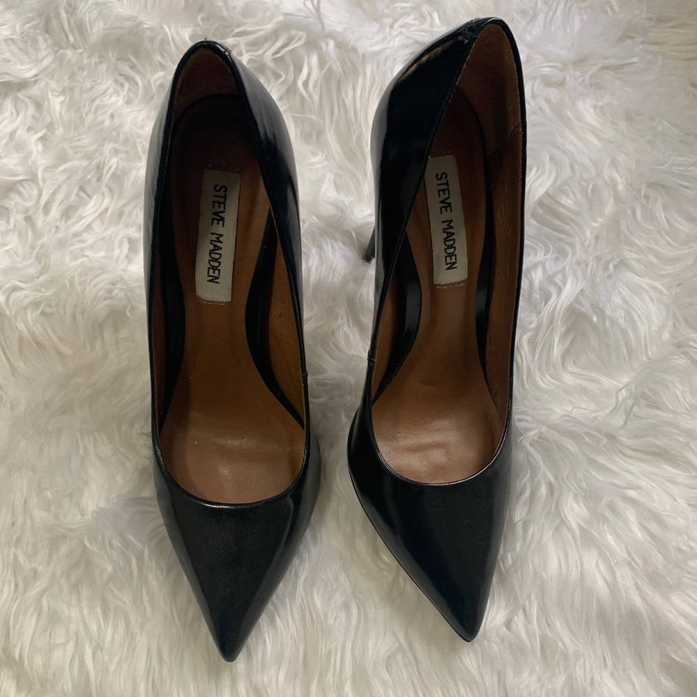 Steve Madden classic black pump